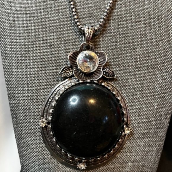 Black and Silver Pendant on Silver Chain with Earrings. - Picture 2 of 4